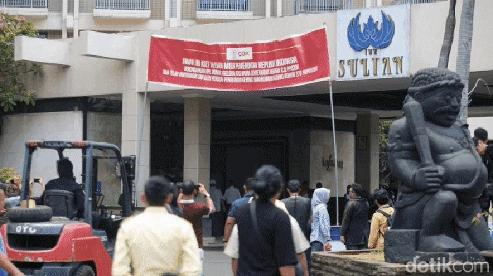 Tenggat pengosongan Hotel Sultan telah berakhir. Berikut foto-foto suasana hingga berakhirnya masa tenggat Hotel Sultan.
