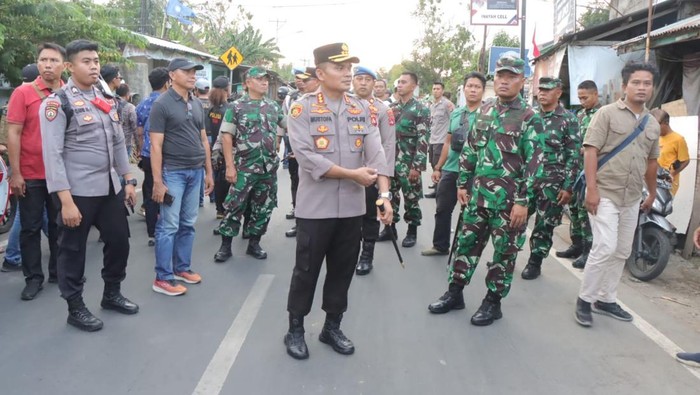 Sebanyak 1.750 personel TNI-Polri dikerahkan pascabentrokan dua kelompok dari Kelurahan Karang Taliwang dan Kelurahan Monjok, Kota Mataram, NTB, Jumat (6/10/2023). (Foto: Humas Polresta Mataram)