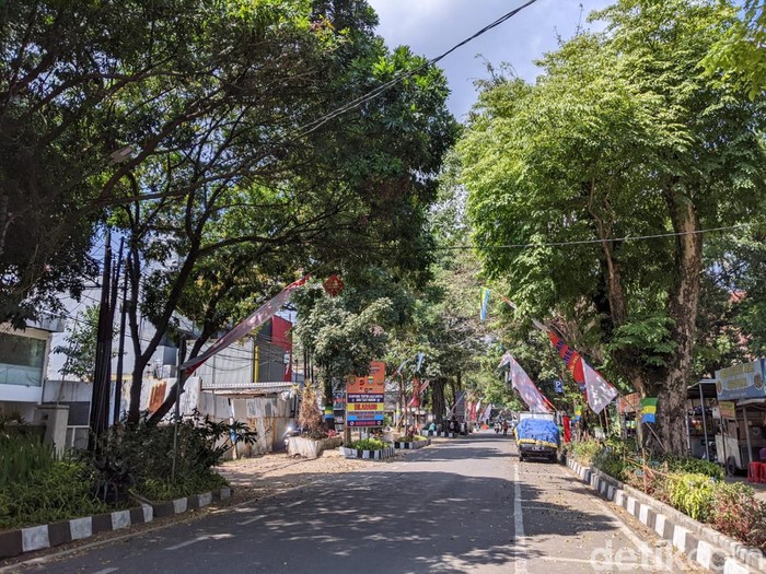 Suasana Jalan Trunojoyo Bandung.