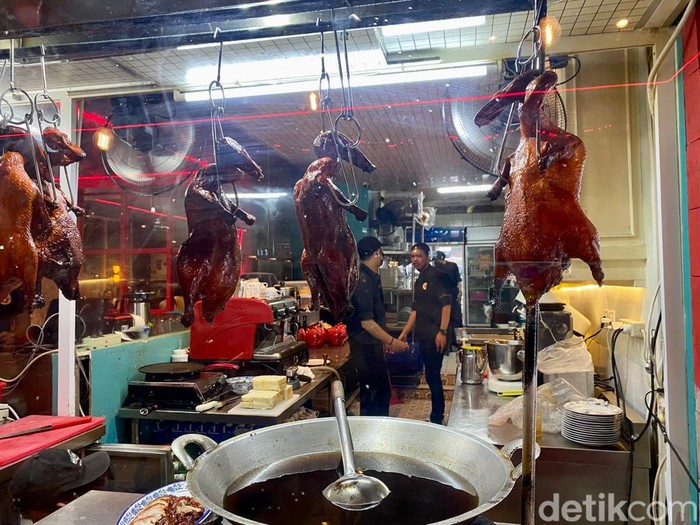Suck My Duck : Gurih Nampol! Bebek Panggang Halal dan Mie Bebek ala Hong Kong Suck My Duck : Gurih Nampol! Bebek Panggang Halal dan Mie Bebek ala Hong Kong