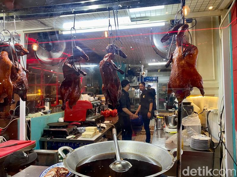 Suck My Duck : Gurih Nampol! Bebek Panggang Halal dan Mie Bebek ala Hong Kong