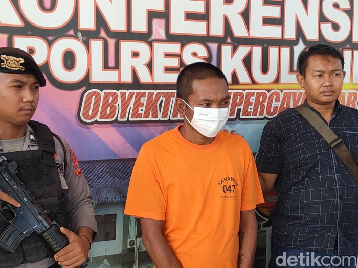 Tersangka penganiayaan, Sumarno (33), saat dihadirkan dalam jumpa pers di Mapolres Kulon Progo, Jumat (6/10/2023).