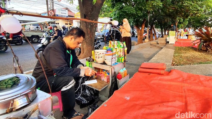 Ujang Maulana, pedagang cuanki