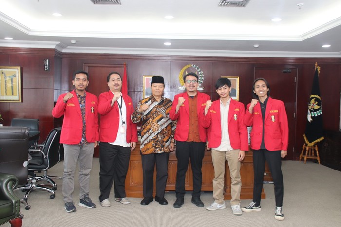 Wakil Ketua MPR RI Hidayat Nur Wahid (HNW) menerima Pengurus DPD Ikatan Mahasiswa Muhammadiyah (IMM) Jakarta di Gedung Nusantara III, Komplek Gedung MPR/DPR/DPD, Senayan, hari ini.