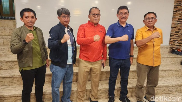 Wali Kota Makassar Danny Pomanto (tengah) ditunjuk menjadi Ketua TPD Ganjar Pranowo di Sulsel.