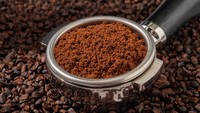 Ketika iklim dunia memanas, perkebunan kopi, khususnya yang menanam varietas arabika yang lebih lembut dan disukai para barista, bergerak menanjak, menghancurkan hutan dalam upaya mencari iklim yang lebih sejuk.  