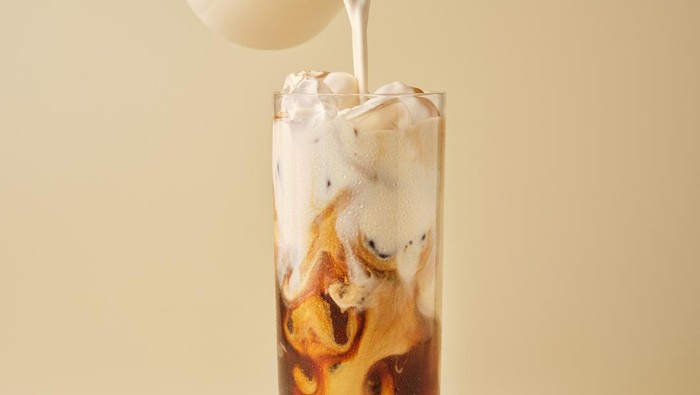 Atomo Coffee's 'beanless coffee', which uses superfoods and upcycled ingredients to mimic the molecular structure of coffee, is seen in this handout picture obtained by Reuters on September 29, 2023.   Atomo Coffee/Handout via REUTERS.  THIS IMAGE HAS BEEN SUPPLIED BY A THIRD PARTY.