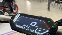 Motor ini juga dibekali digital LED speedometer dengan layar TFT 5 inci, serta bisa terkoneksi ke smartphone. Foto: Luthfi Anshori/detikOto