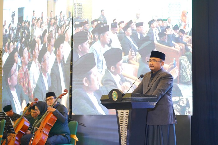 Menag Yaqut Cholil Qoumas dalam peluncuran tema dan logo Hari Santri 2023, Jumat (6/10/2023).