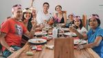 17 Tahun Menikah, Nana Mirdad dan Andrew White Masih Sering Makan Romantis