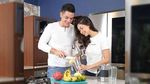 17 Tahun Menikah, Nana Mirdad dan Andrew White Masih Sering Makan Romantis