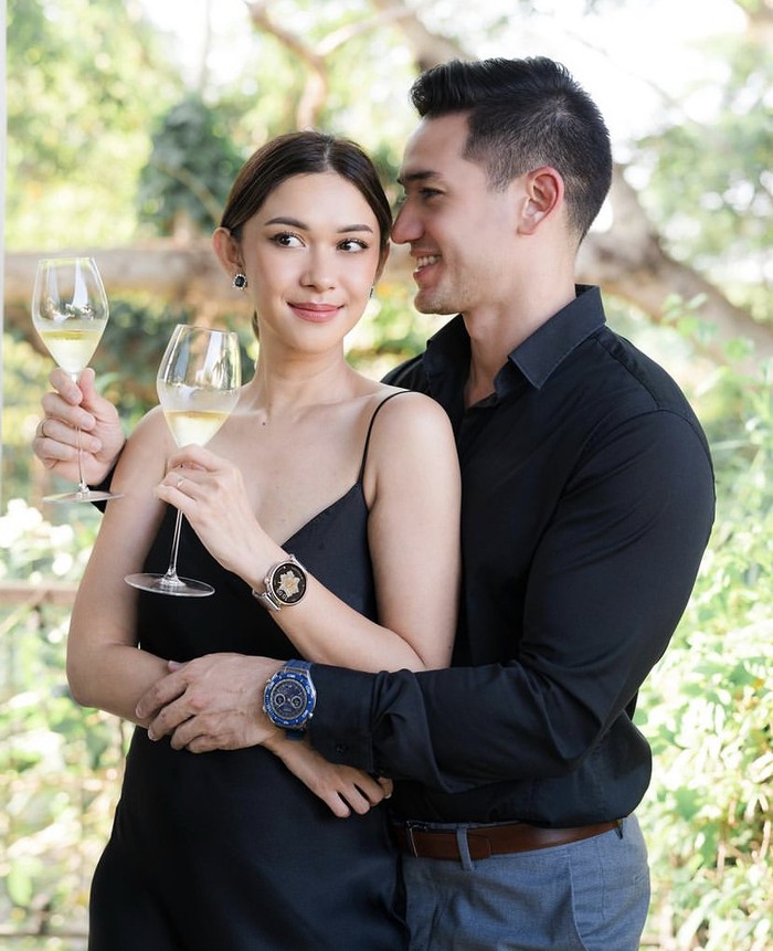 17 Tahun Menikah, Nana Mirdad dan Andrew White Masih Sering Makan Romantis 17 Tahun Menikah, Nana Mirdad dan Andrew White Masih Sering Makan Romantis