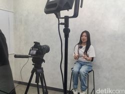 Aksi 100 Siswi Cantik di Markas RRQ