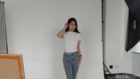 Hari ini Markas RRQ di Mid Plaza 2, Jakarta Pusat, kedatangan lebih dari 100 siswi cantik. Kira-kira apa yang mereka lakukan ya, detikers?