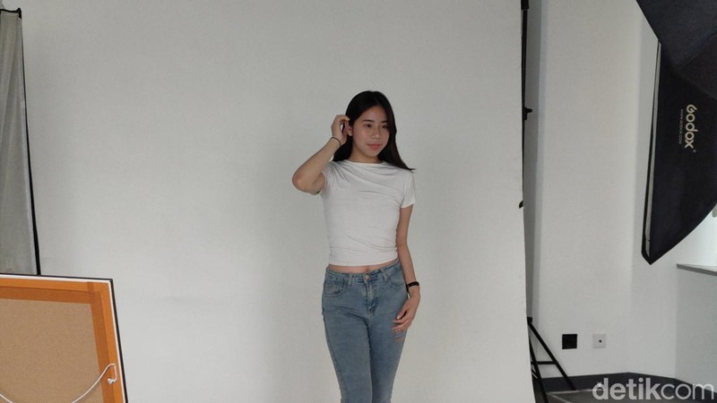 Hari ini Markas RRQ di Mid Plaza 2, Jakarta Pusat, kedatangan lebih dari 100 siswi cantik. Kira-kira apa yang mereka lakukan ya, detikers?