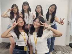 Aksi 100 Siswi Cantik di Markas RRQ