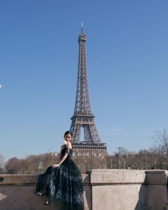Kami menyadari polemik seputar Angelababy. Sayangnya dia tidak pernah terlihat di acara Crazy Horse Paris. Kami akan senang jika bisa mengundangnya kapan saja, tulis acara tersebut di postingan InstaStory. Foto: Instagram @angelababyct