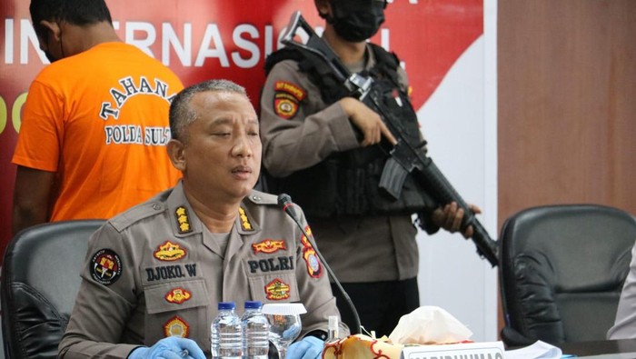 Mantan Kepala BPKAD Banggai Kepulauan, Sulawesi Tengah, Ahmad Tamrin ditangkap atas kasus korupsi APBD Bangkep senilai Rp 29 miliar.
