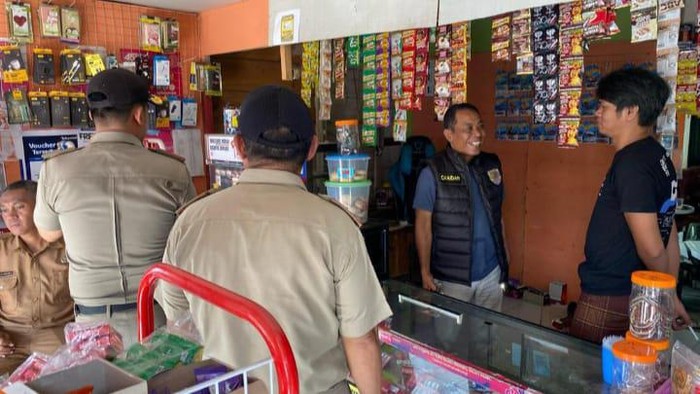 Bea Cukai Malili bersama Satpol PP Palopo menggelar razia rokok ilegal.