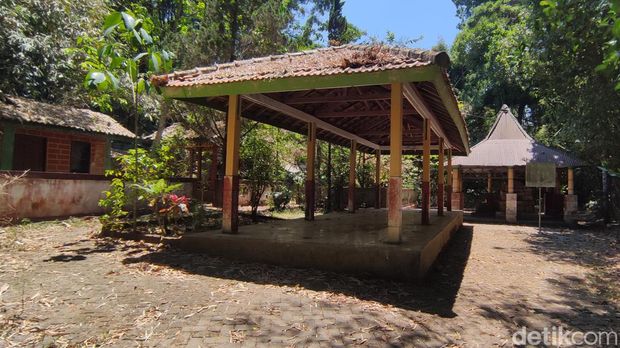 Candi Asu di Bandungan Semarang.