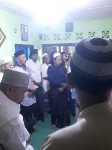 Doa bersama relawan Gibran agar gugatan usia capres-cawapres dikabulkan MK