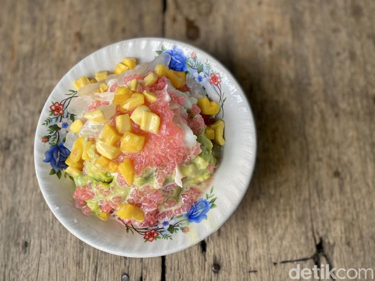 Slurpp! Segarnya Es Teler dan Es Oyen Legendaris di Kemayoran Sejak 1960