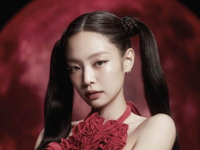Gaya Seksi Jennie BLACKPINK di You & Me, Dandan ala Anime Sailor Moon