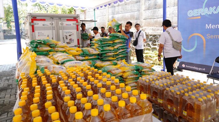 Giliran Warga Semarang yang Dapat Traktiran Bapok dari Zulhas Giliran Warga Semarang yang Dapat Traktiran Bapok dari Zulhas