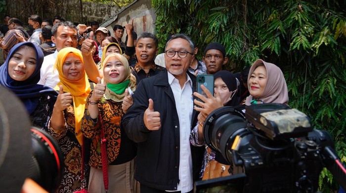 Giliran Warga Semarang yang Dapat Traktiran Bapok dari Zulhas Giliran Warga Semarang yang Dapat Traktiran Bapok dari Zulhas