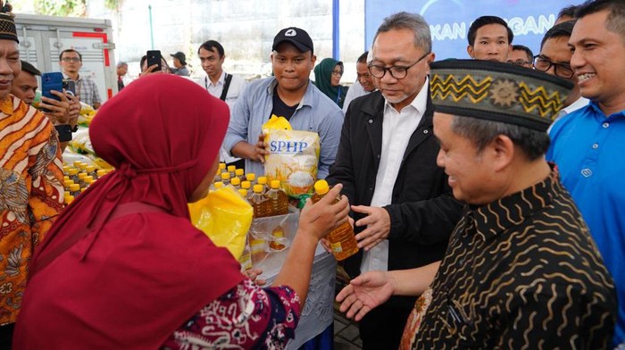 Giliran Warga Semarang yang Dapat Traktiran Bapok dari Zulhas Giliran Warga Semarang yang Dapat Traktiran Bapok dari Zulhas