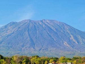 Ada Pujawali, Pendakian Gunung Agung Ditutup Sepekan