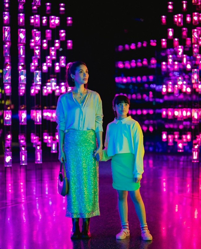 Berpose bersama sang mama, terlihat Jizzy memiliki paras cantik yang tak kalah mencuri atensi. Gayanya pun selalu terlhat kompak dengan Marsha Timothy. Foto: Instagram/@marshatimothy