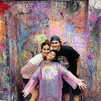 Selalu terlihat kompak, Vino dan Marsha juga selalu meluangkan waktu untuk pergi bersama anaknya. Seperti dalam foto yang satu ini, saat Jizzy ditemani oleh kedua orangtuanya ke Motion Studio. Foto: Instagram/@marshatimothy