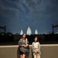 Lahir pada 12 Juli 2013, putri semata wayang Marsha Timothy dan Vino Bastian, Jizzy Pearl Bastian, kini sudah berusia 10 tahun. Semakin besar, pesona Jizzy pun makin terpancar dan tak kalah dari sang mama. Foto: Instagram/@marshatimothy