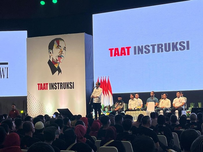 Jokowi dalam acara konsolidasi nasional relawan Alap-alap Jokowi, di Sentul, Bogor, Sabtu (7/10/2023).
