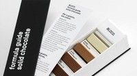 Lebih mirip sebagai kotak sebuah cat, ternyata ini adalah kemasan cokelat. Warnanya disusun sedemikian rupa mengikuti tingkat warna atau pantone. Foto: Bored Panda