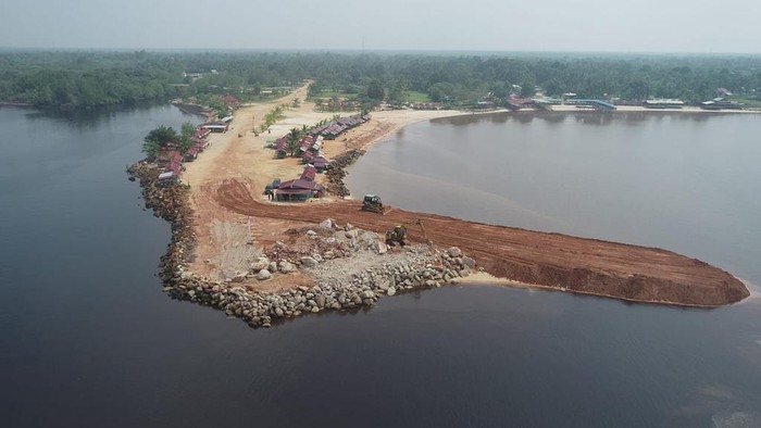 Kementerian Kelautan dan Perikanan melalui Direktorat Jenderal Pengawasan Sumber Daya Kelautan dan Perikanan (PSDKP) menghentikan sementara aktivitas reklamasi yang berlangsung di Pantai Koneng, Kota Dumai, Riau.