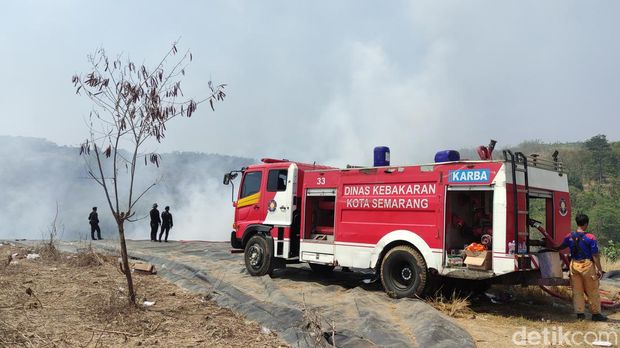 Kondisi terkini kebakaran di TPA Jatibarang Semarang, Sabtu (7/10/2023) siang.