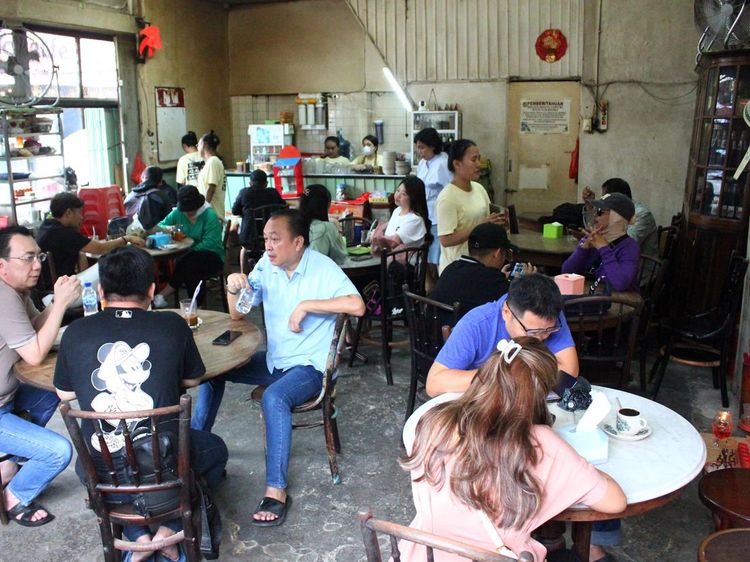 Mengunjungi Tempat Ngopi Paling Legendaris di Medan
