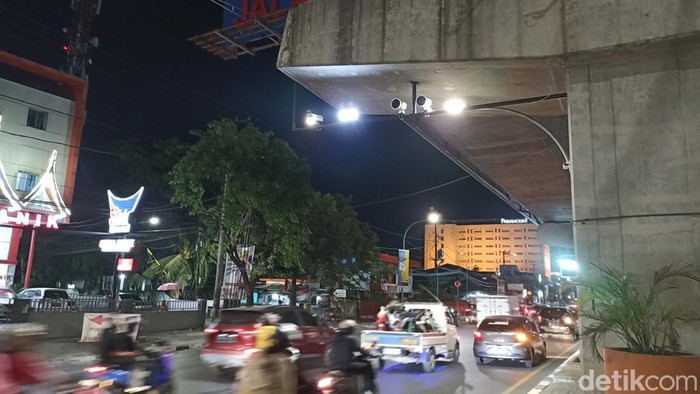 Lampu ETLE di Jalan AP Pettarani Makassar.