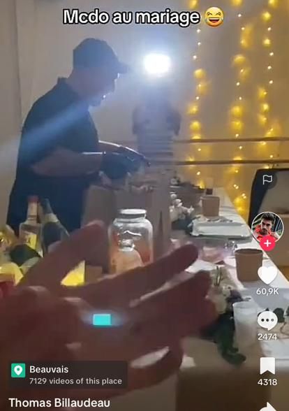makanan pernikahan unik disuguhkan burger McDonald's
