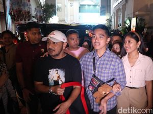 Bawa Boneka Beruang, Kaesang Malam Mingguan di Jalan Braga