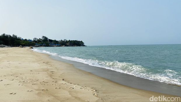 Pantai Tikus Emas.