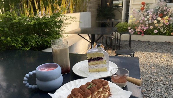 Kafe Cewek Kue yang Hits dan Estetik di Bandung