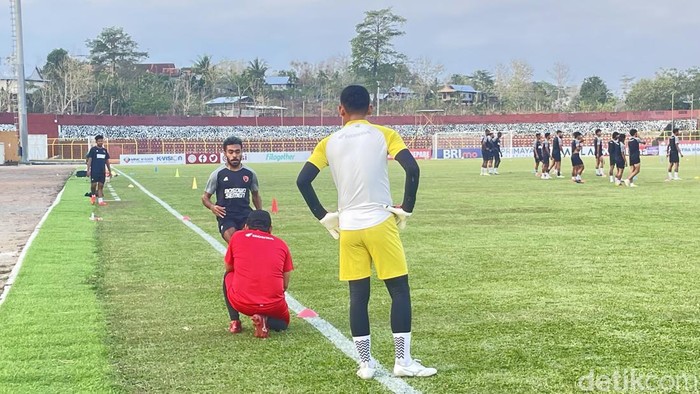 Pemain PSM Makassar latihan di Stadion GBH Parepare jelang melawan Madura United.
