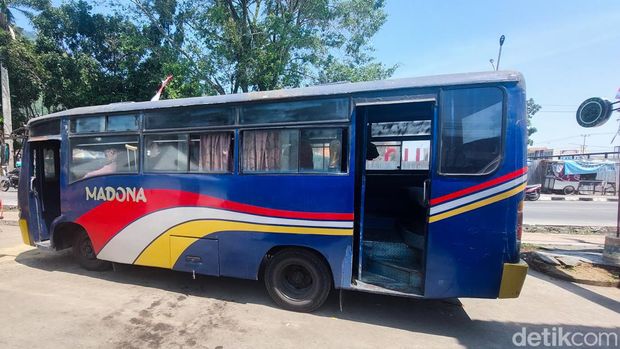 Penampakan Armada Bus Madona di Terminal Angkutan Cililin