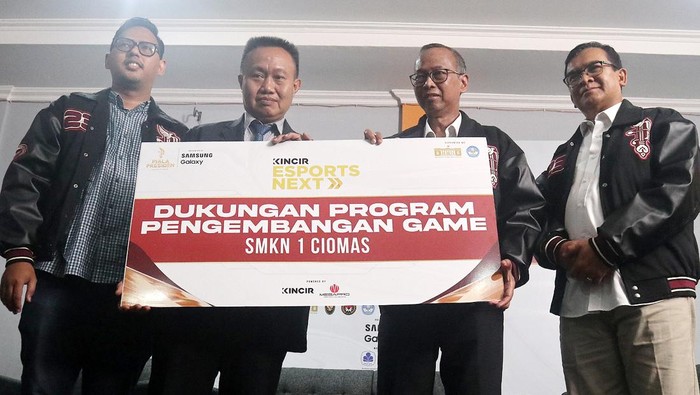 Penyelenggara Piala Presiden beri bantuan.