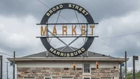 Broad Street Market di Pennsylvania menjadi salah satu pasar indoor terpanjang di AS. Pasar ini juga lekat dengan nilai historis karena sudah ada sejak 1860-an. Foto: Brian Cicioni/Insider