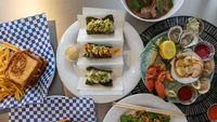 Kalau ini penampakan kuliner-kuliner enak di POST yang ada di Houston. Di pasar ini juga ada area rooftop dengan pemandangan panorama yang cantik. Foto: Brian Cicioni/Insider