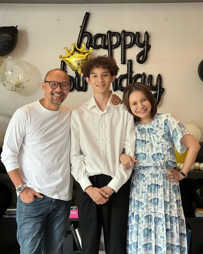 Rossa dan Yoyo PADI menikah pada 2004 dan secara mengejutkan resmi bercerai pada 2009. Meski sudah lama berpisah, keduanya menjadi contoh co-parenting yang solid. Mereka tetap menjaga komunikasi baik demi putra semata wayang, Rizky Langit Ramadhan. Foto: Instagram@yoyoprasetyo29